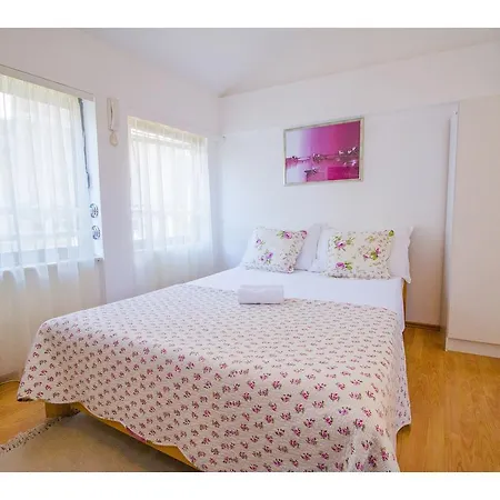 Apartment Old Square Split