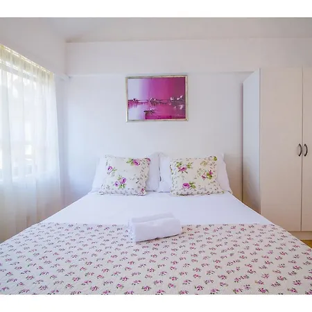 Old Square Apartment Split