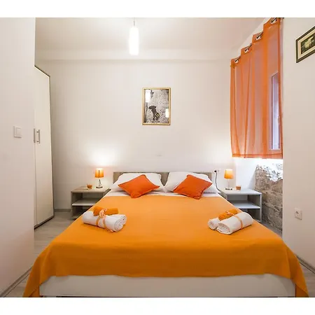 Apartment Old Square Split
