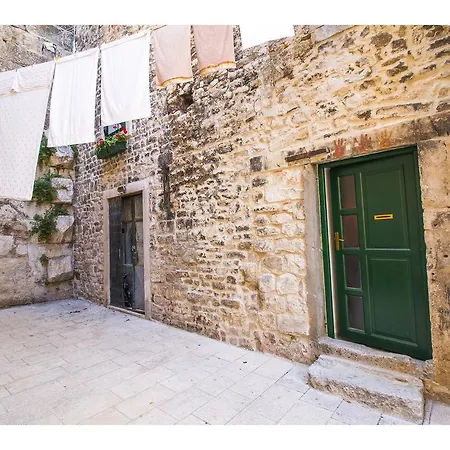 Apartment Old Square