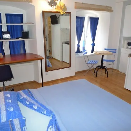 Old Square Apartment *