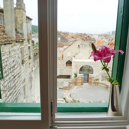 Old Square Apartment *