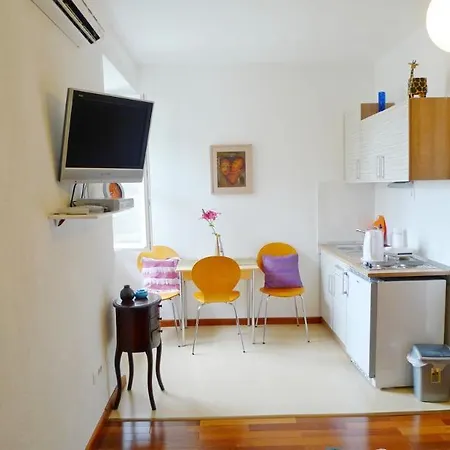 Old Square Apartment Split