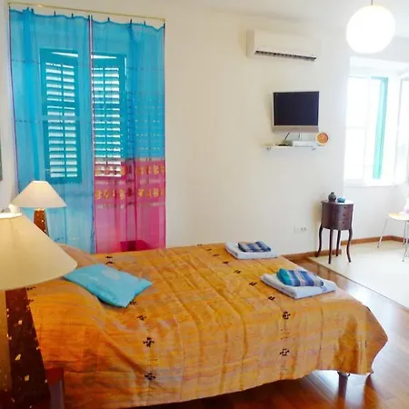 Old Square Apartment *
