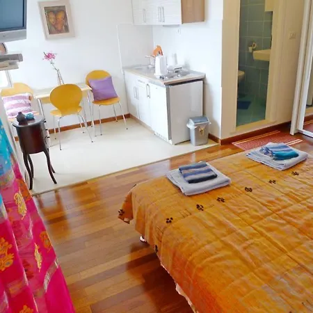 Old Square Apartment *