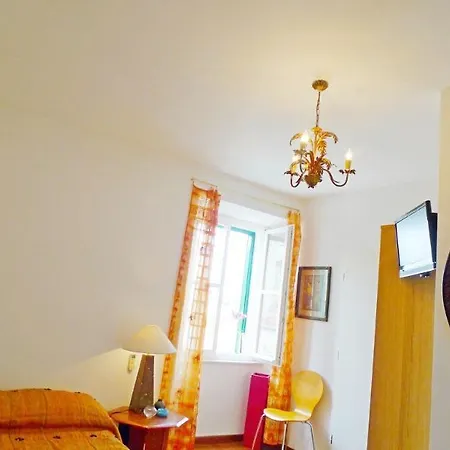 Old Square Apartment Split
