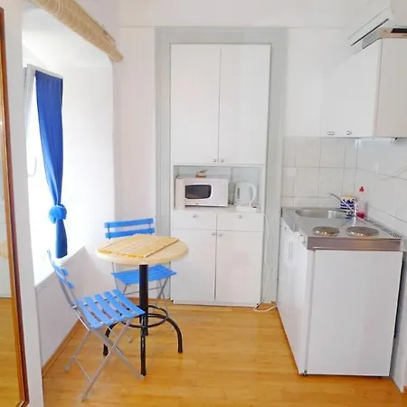 Old Square Apartment Split
